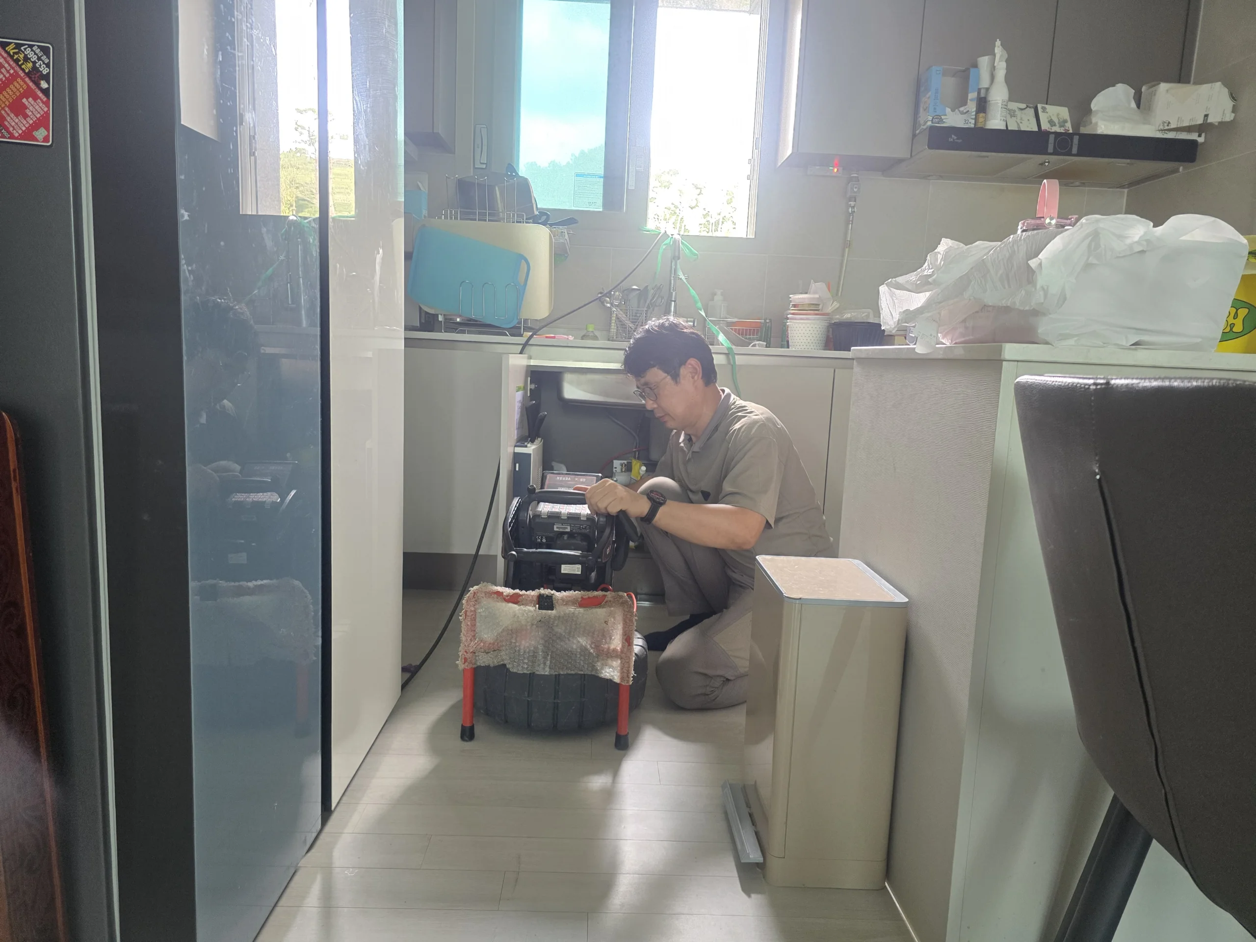아파트싱크대막힘 원인 진단 위한 세대 배수관 내부 사진
